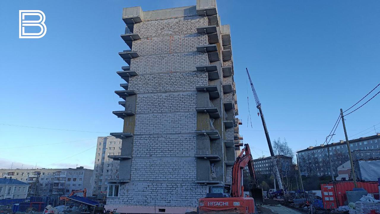 На Зеленой улице в Мурманске завершают строительство дома для переселенцев