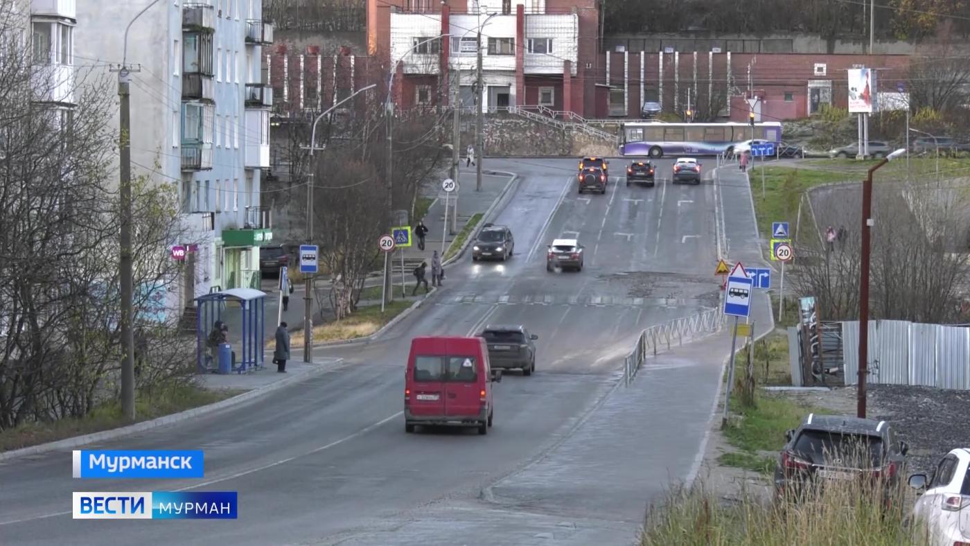 Осенняя гололедица вынуждает автомобилистов Мурманской области быть осторожнее на дорогах
