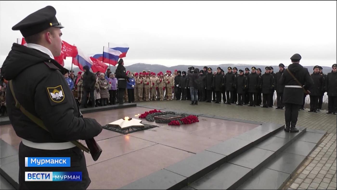 У подножья мурманского &quot;Алеши&quot; состоялся митинг в день 81-й годовщины разгрома немецко-фашистских войск
