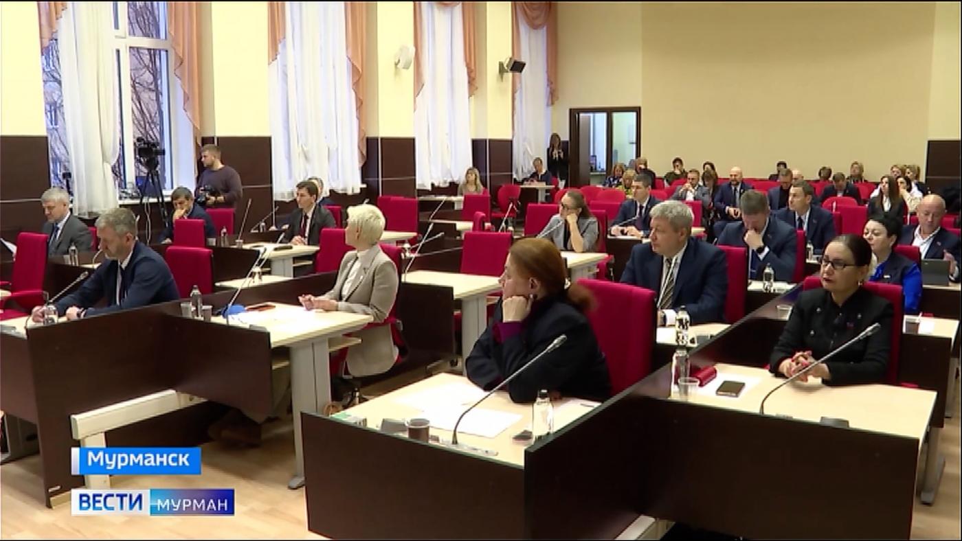 В Мурманске на очередном заседании Совета депутатов работали над уточнением городского бюджета