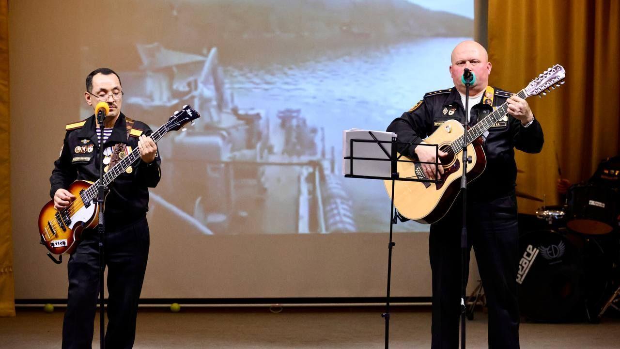 В Полярном прошел концерт в честь Дня моряка-надводника