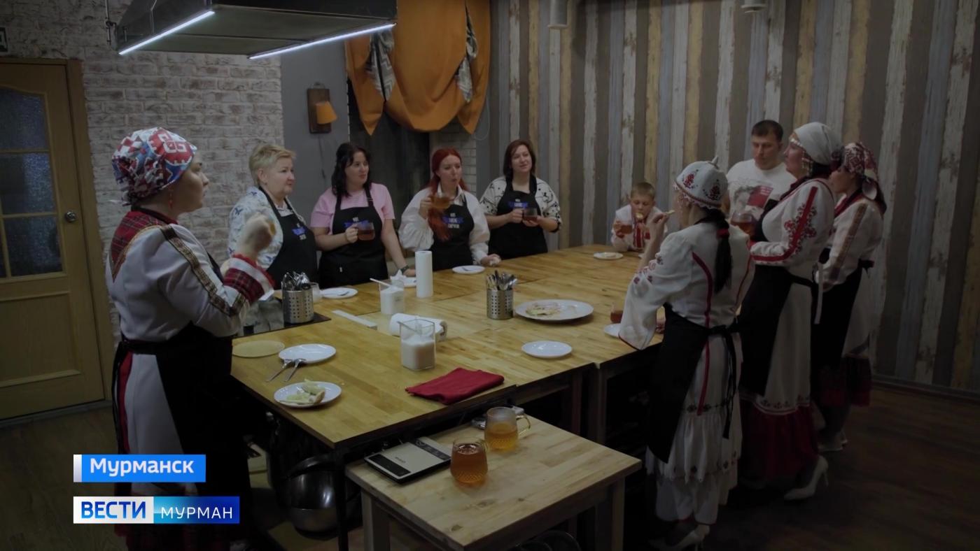 Мурманские журналисты и участники Культурного общества &quot;Чувашский край&quot; вместе испекли пирог хуплу