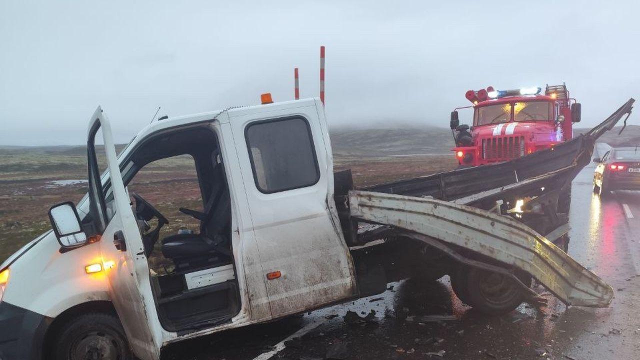 На дороге к Териберке столкнулись три автомобиля