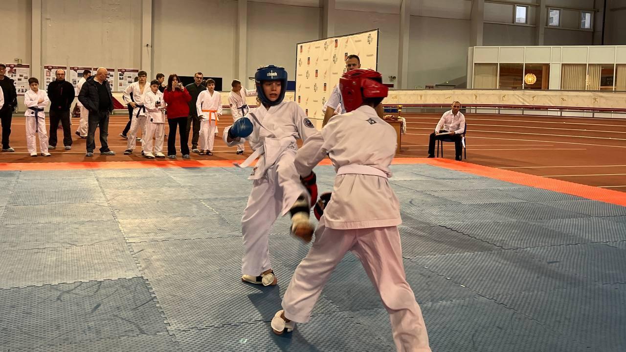 Региональные соревнования по каратэ прошли в Мурманском легкоатлетическом манеже