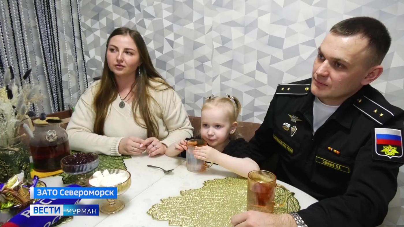 Ключ от счастья: североморцы получили служебное жилье и пушистый подарок от губернатора