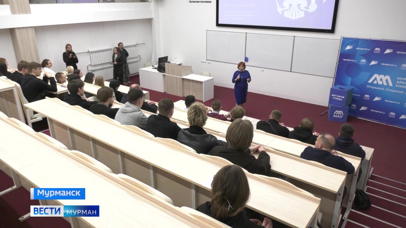 Будущие юристы Мурманской области поговорили о единстве народов с членом экспертного совета Госдумы