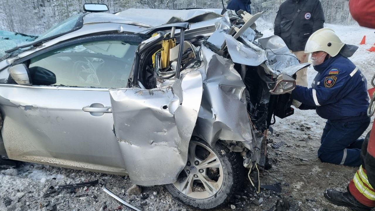 Три фуры, две легковушки и трое пострадавших: под Зеленоборским произошло серьезное ДТП