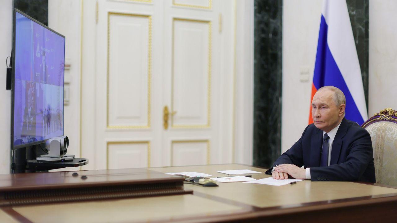 Владимир Путин принял участие в закладке атомного ледокола "Сталинград"