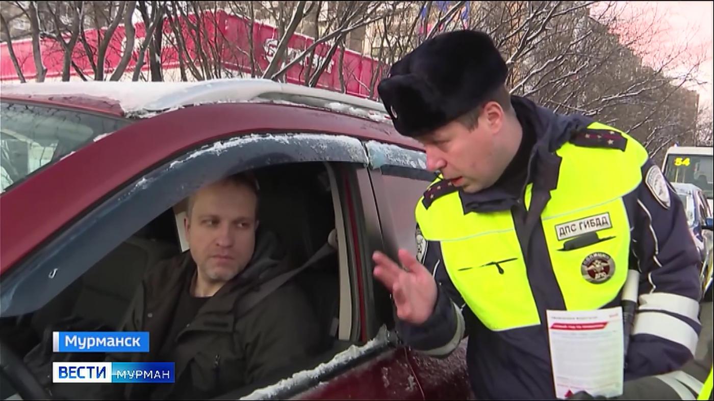 Госавтоинспекция и РЖД провели рейд по безопасности на железнодорожном переезде в Мурманске