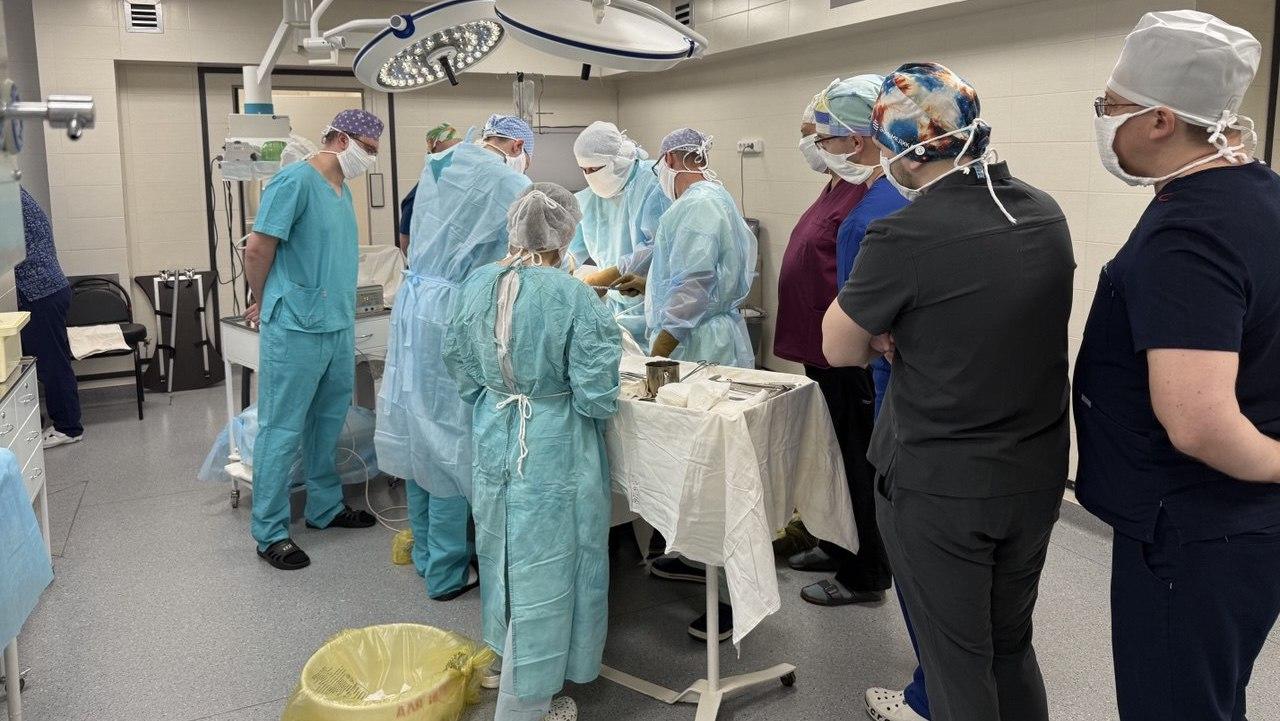 Врач из Москвы провел мастер-класс по эндопротезированию суставов для специалистов Апатитско-Кировской ЦРБ