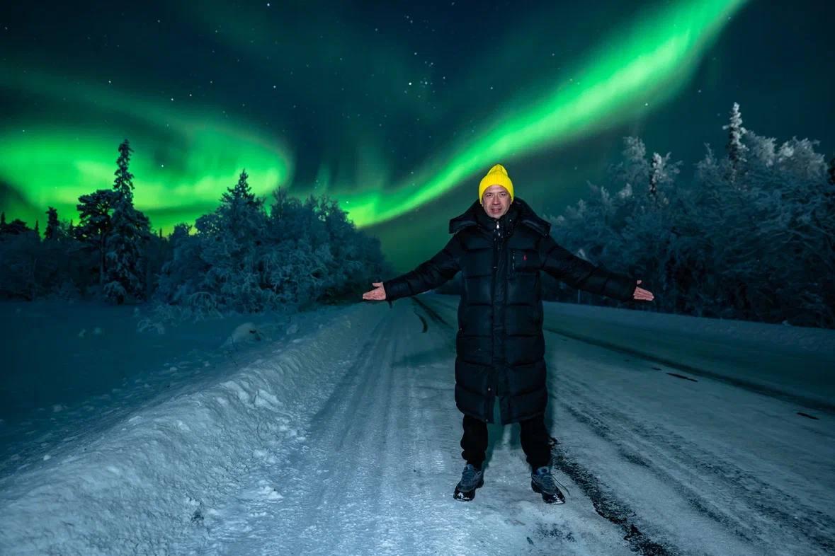 "Оно живет, передвигается. Заиграло!": актер Андрей Мерзликин впечатлился северным сиянием в Мурманской области