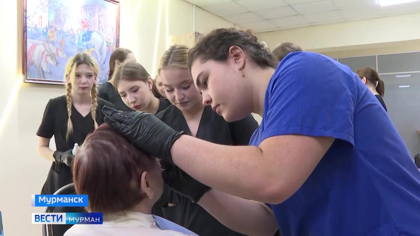 Быть красивой и ухоженной в любой ситуации: в Мурманске для барышень серебряного возраста развернули салон красоты