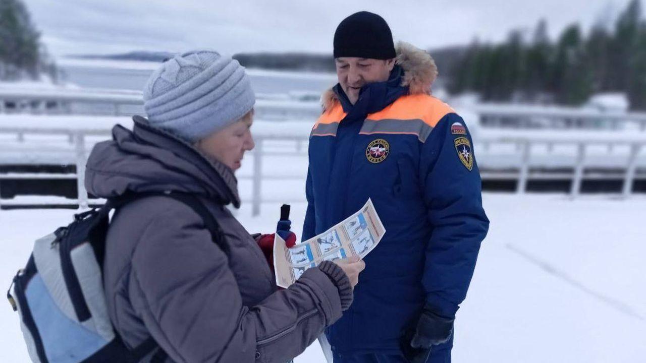 В МЧС Мурманской области предостерегли северян от выхода на тонкий лед&nbsp;
