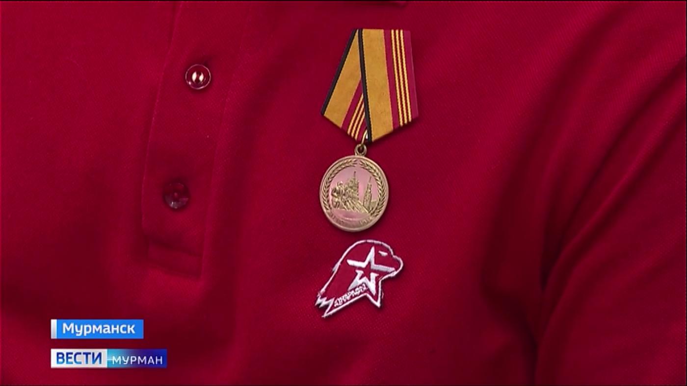 Мурманских юнармейцев наградили за участие в Параде Победы