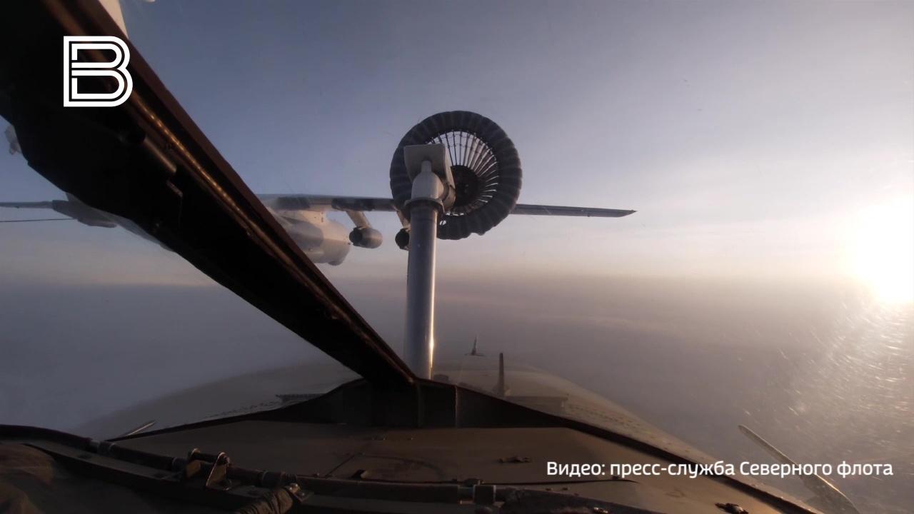 Летчики смешанного корпуса Северного флота отработали дозаправку бомбардировщиков Су-24М в воздухе