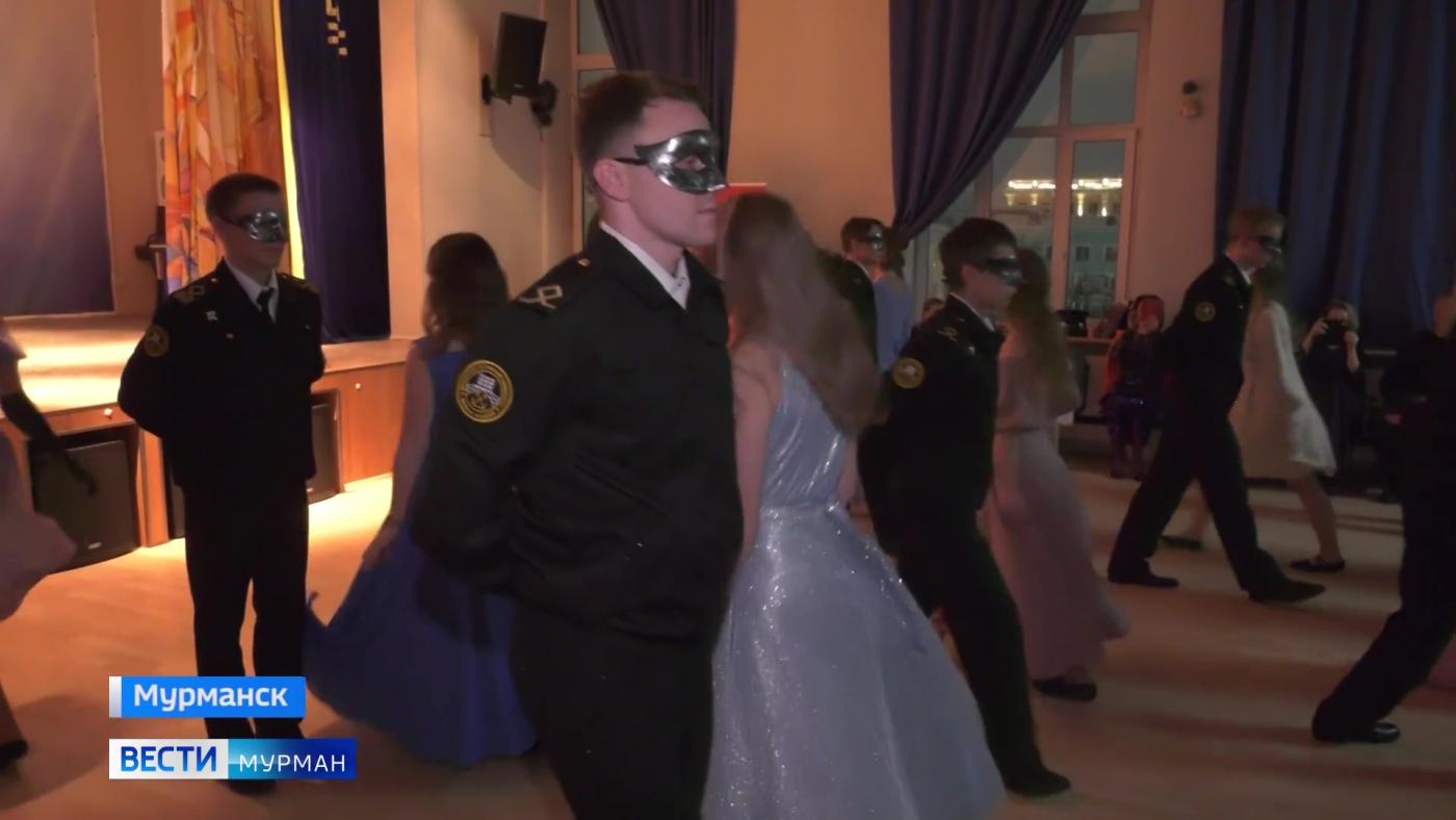 В Мурманском арктическом университете прошел бал-маскарад