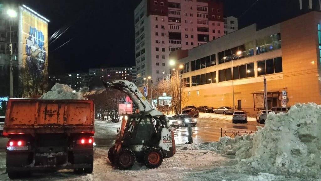 Из-за наступления оттепели в Мурманске УДХ работает в усиленном режиме