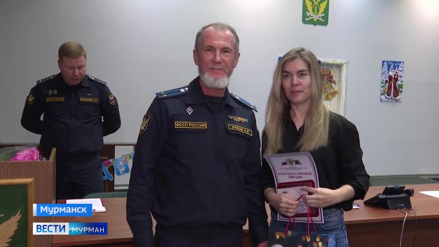 Журналист ГТРК "Мурман" Наталья Погадаева получила награду от судебных приставов за победу в конкурсе СМИ