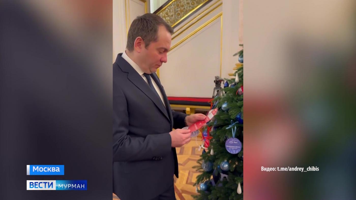 Андрей Чибис исполнит мечты трех ребят из открыток на "Елке желаний" в Кремле