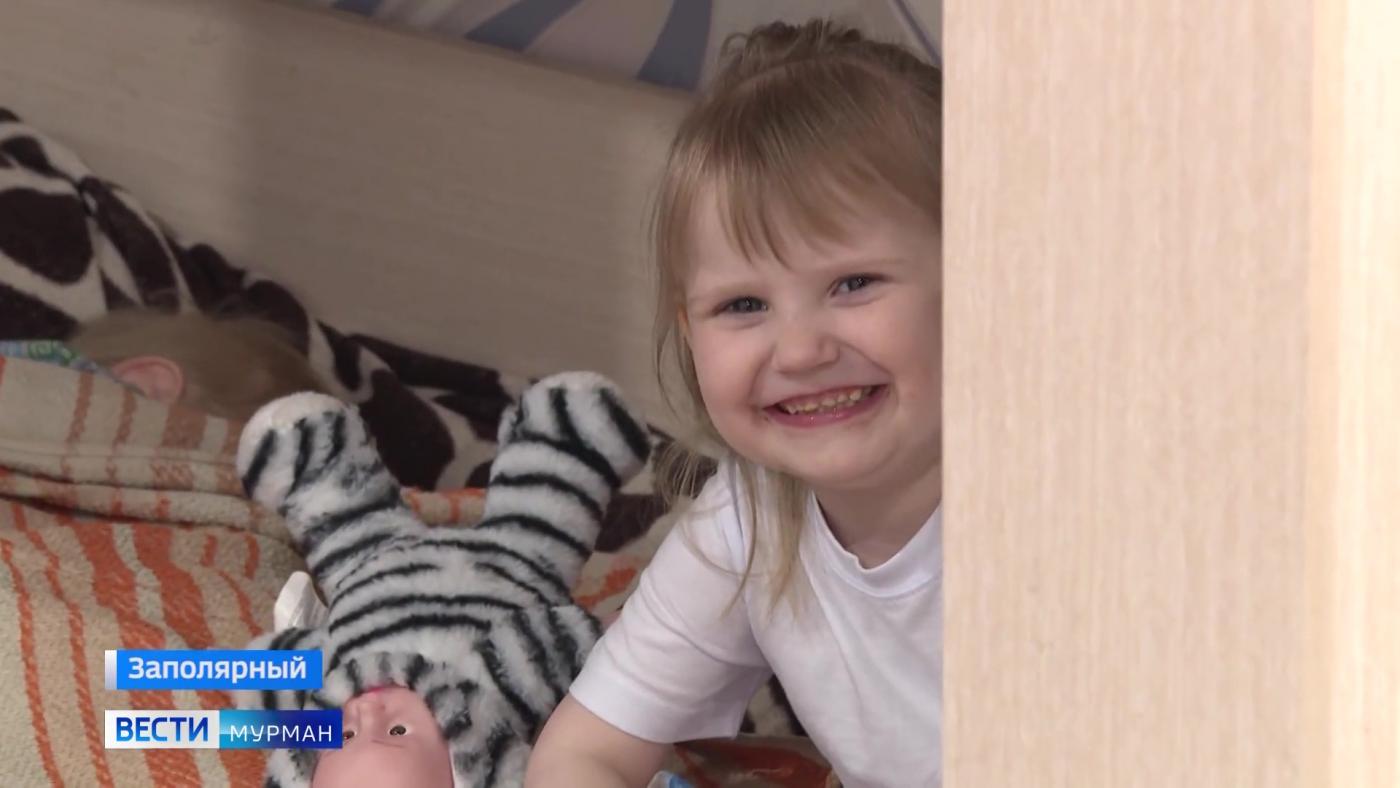 Новогоднее чудо и звездное небо над головой: многодетная семья из Заполярного получила дорогой подарок