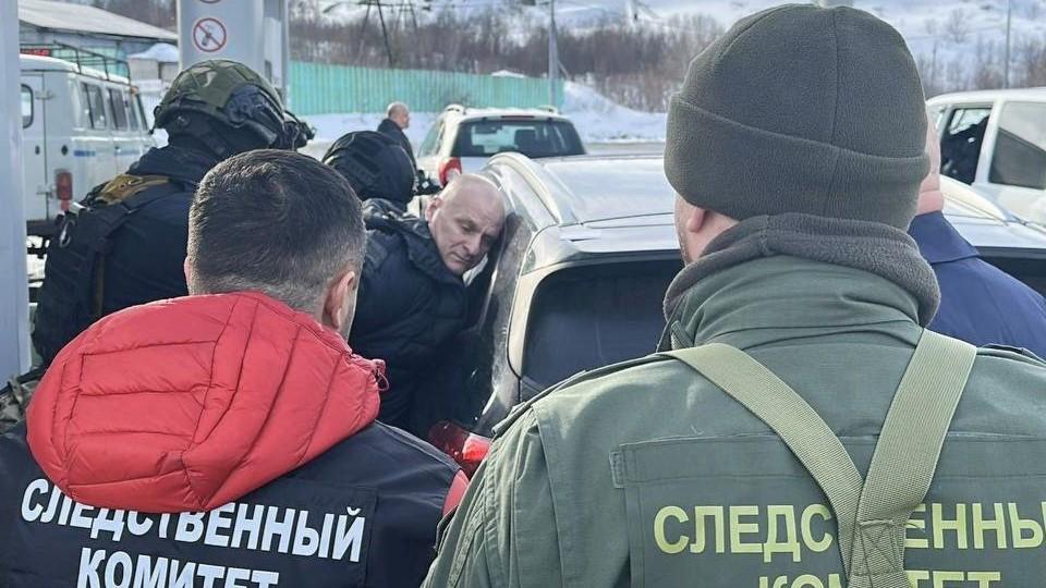 Экс-глава ЗАТО Видяево предстанет перед судом по обвинению во взятке и растрате