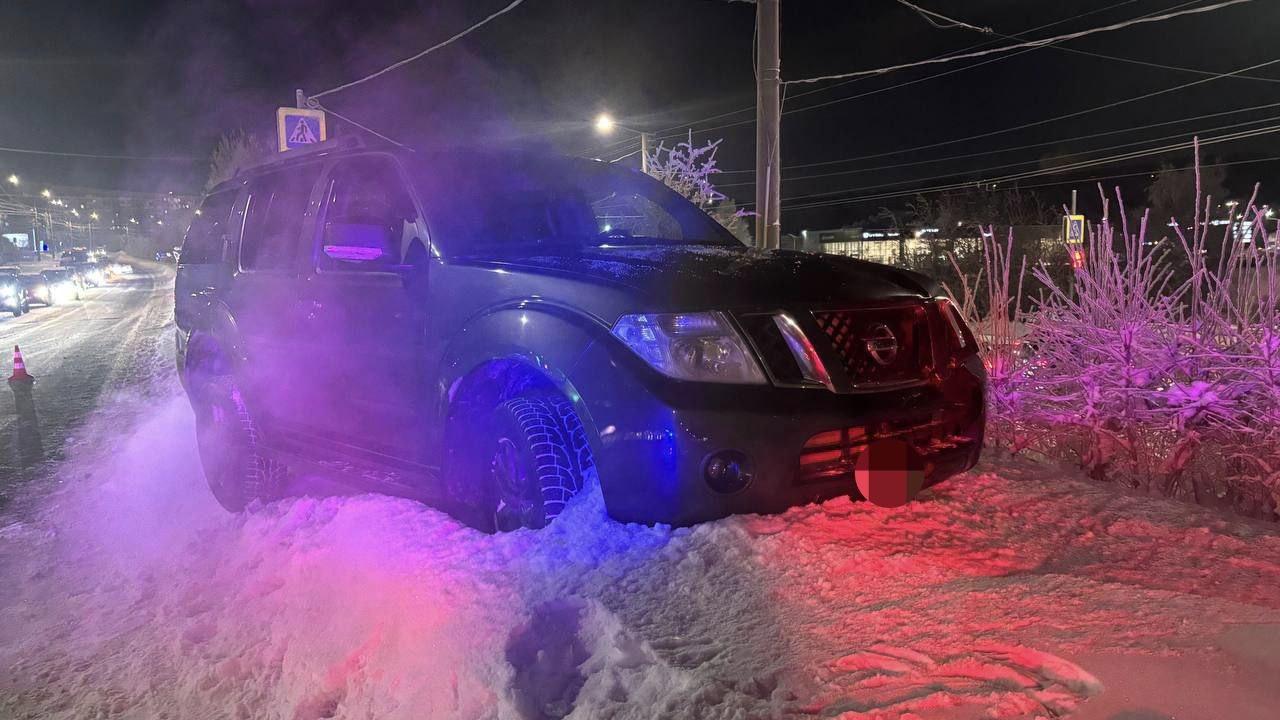 Сбитого на переходе в районе Ледового озера юного мурманчанина госпитализировали