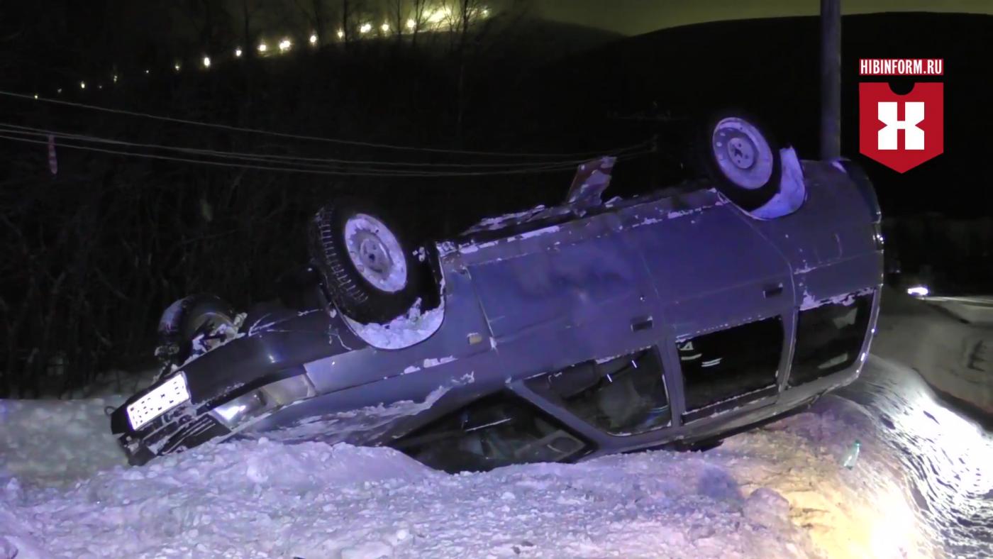 Под Кировском перевернулся ВАЗ 2111
