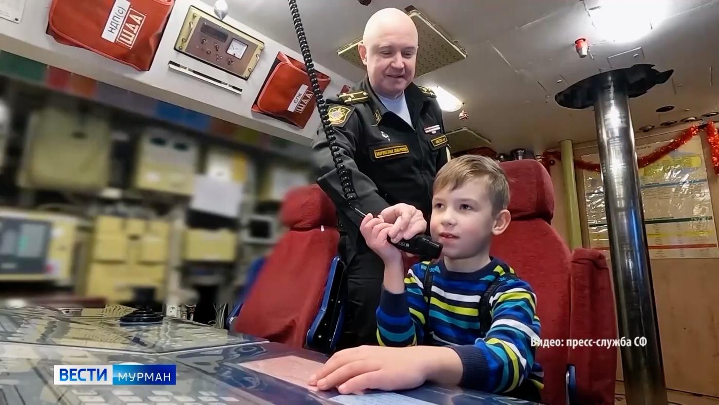 Восьмилетний Андрей из Североморска побывал на атомной подлодке благодаря "Елке желаний"