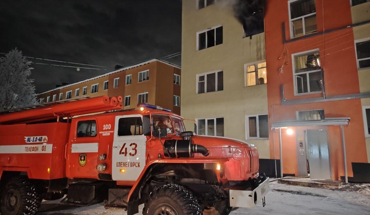 Девять человек эвакуировали из дома в Оленегорске из-за пожара