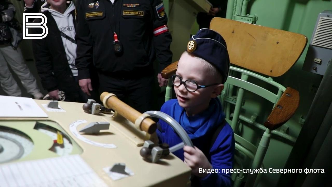 Заместитель командующего Северный флотом исполнил мечту Володи в рамках акции "Елка желаний"