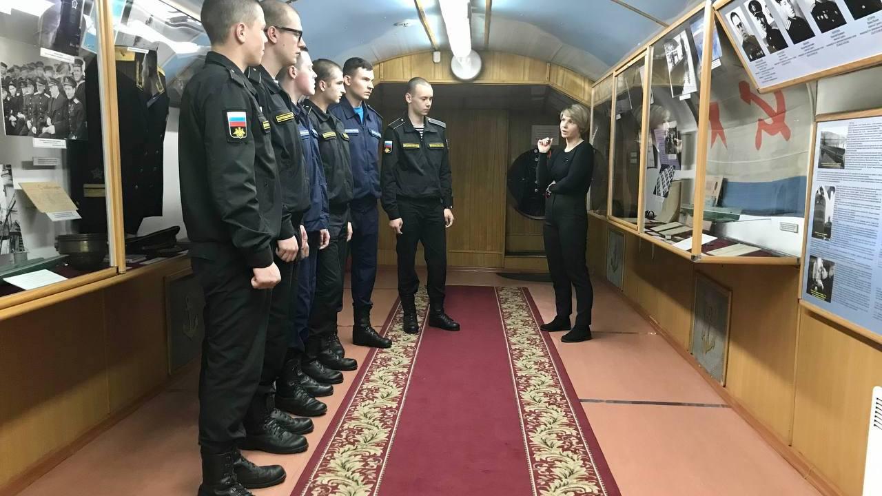 Военнослужащие Северного флота посетили подводную-лодку музей "К-21"