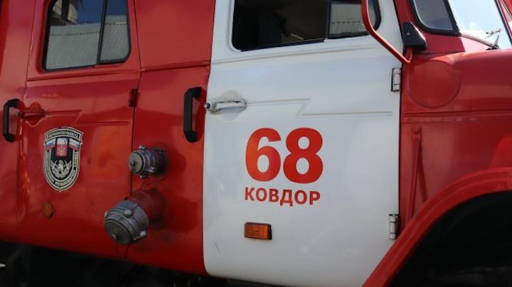 Баллон с пропаном эвакуировали из дома в Ковдорском округе во время пожара