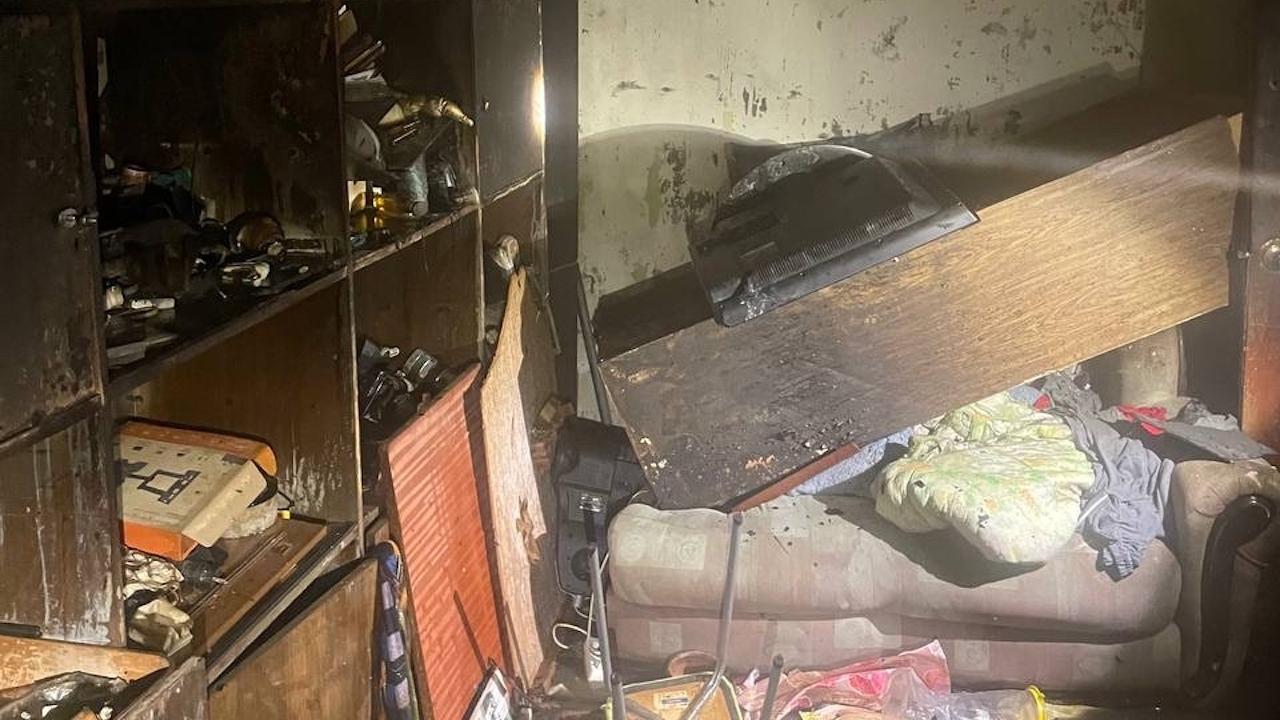 Шесть человек спасли из дома на Хлобыстова в Мурманске из-за пожара в квартире