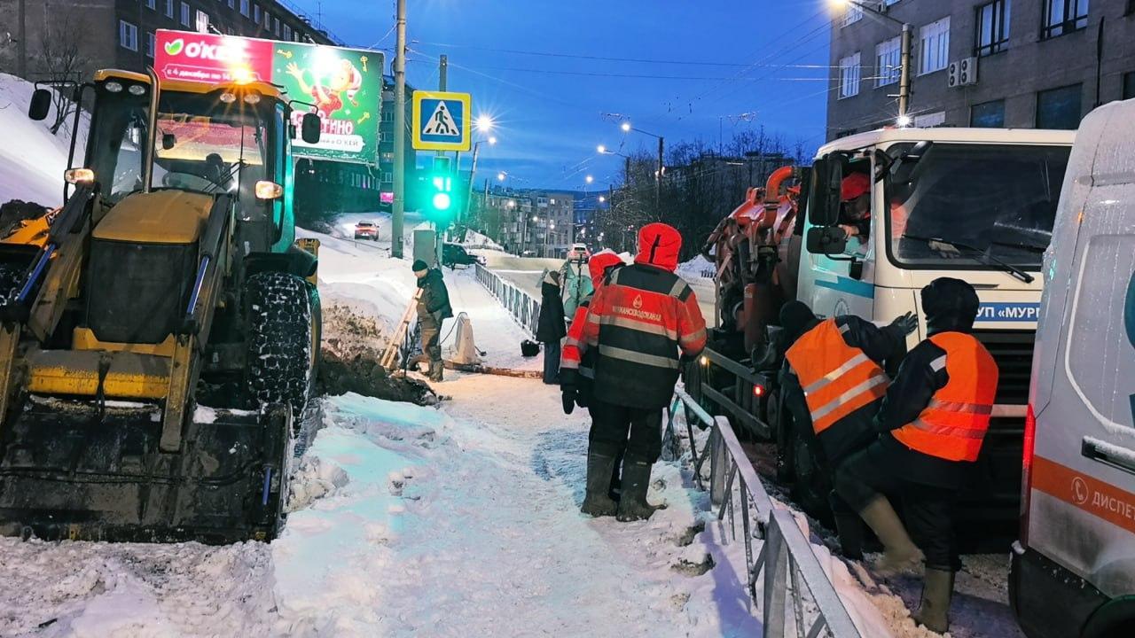 В Коле устраняют аварию на трубопроводе