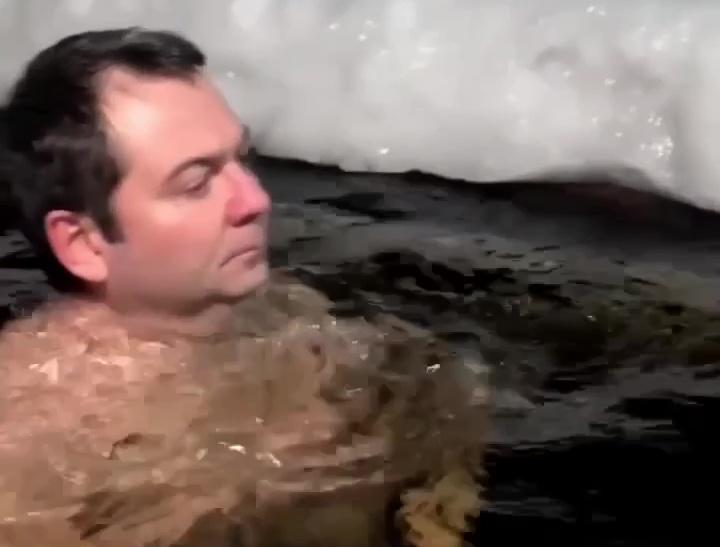 Андрей Чибис принял участие в Крещенских купаниях