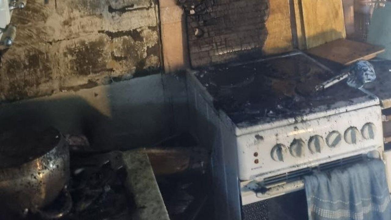 Из горящей многоэтажки в Мурманске спасли человека