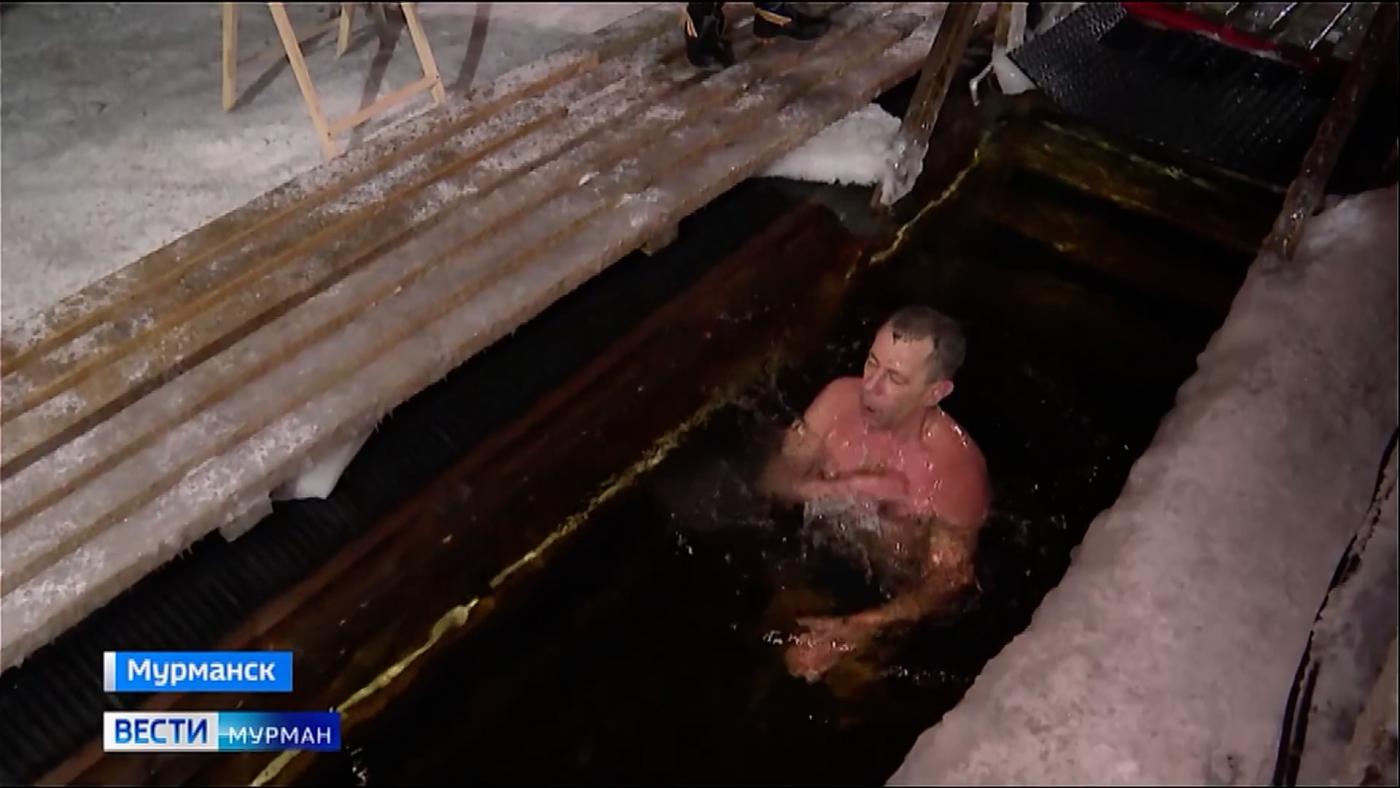 В великий праздник Крещения тысячи жителей Заполярья окунулись в прорубь