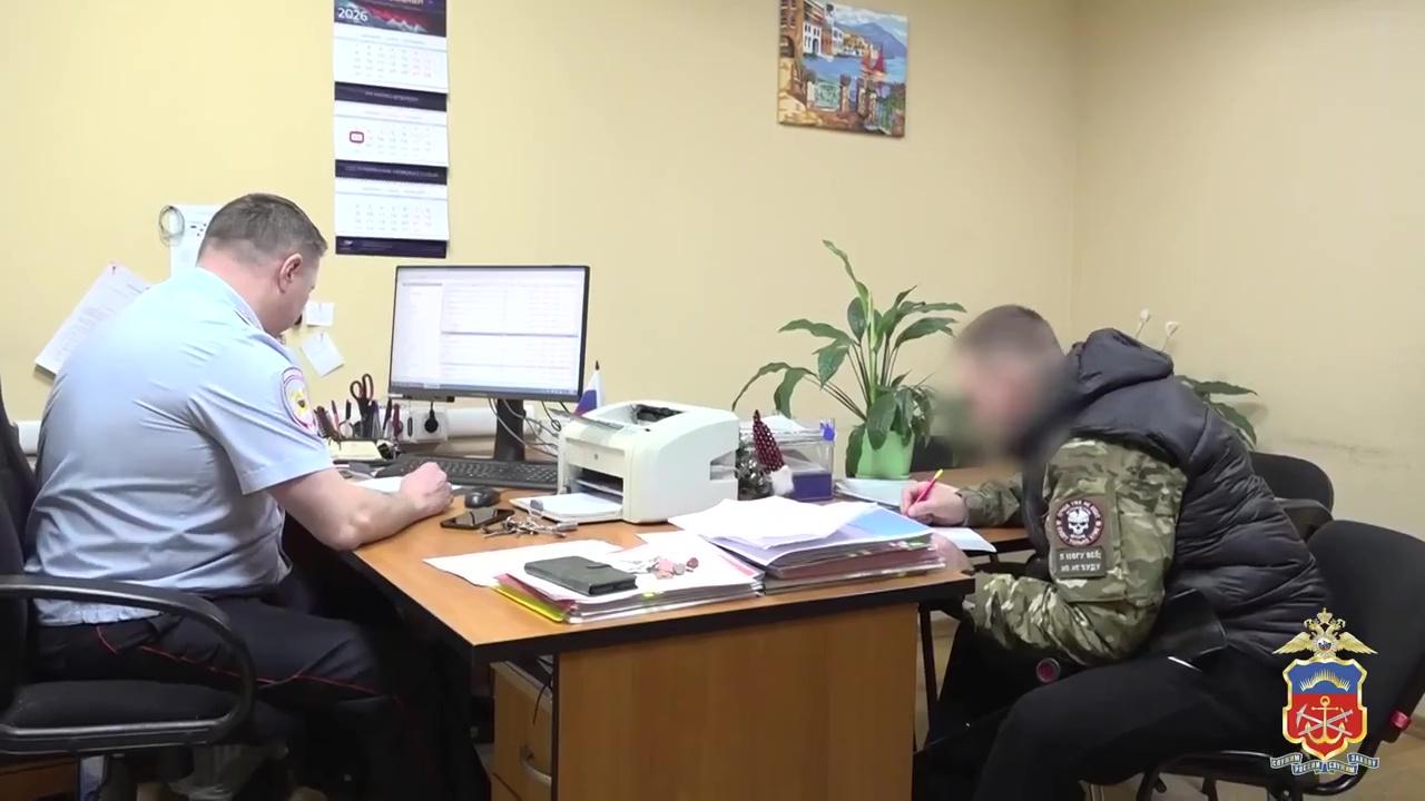 В Мурманске полицейские оказали помощь участнику СВО, утратившему документы во время боевых действий