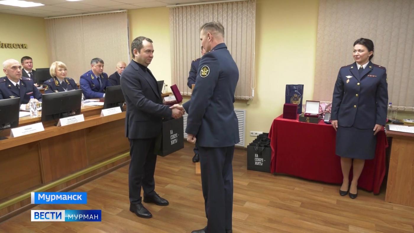 Почетные знаки "За доблестную службы в Заполярье" вручили сотрудникам УСФИН по Мурманской области