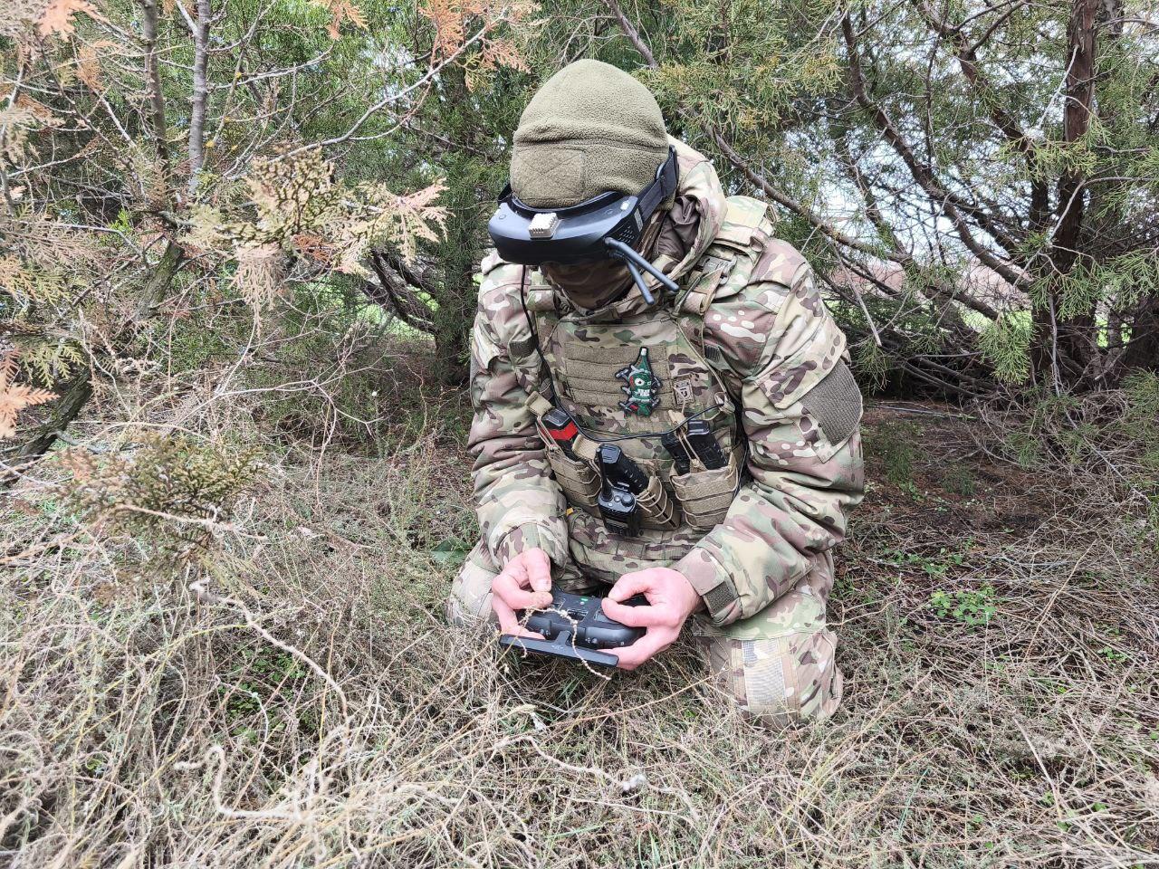 Дрон среди ясного неба