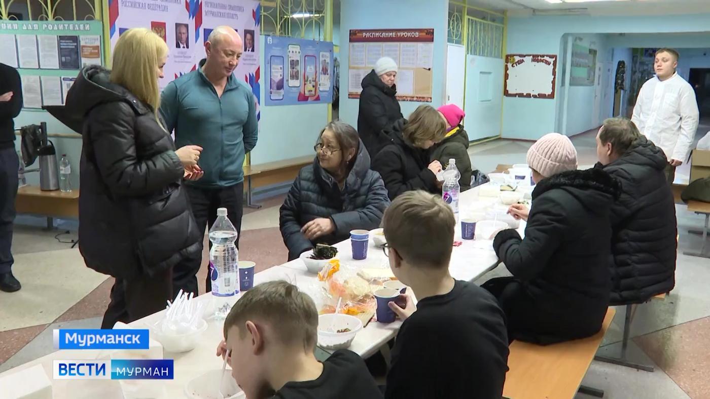 "Сила Севера &ndash; в людях": Евгения Чибис оценила организацию пунктов поддержки и работу волонтеров в Мурманске