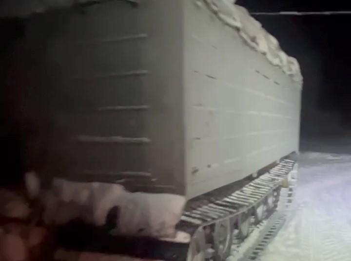 Арктическая бригада Северного флота направила спецтехнику для ликвидации аварии на ЛЭП