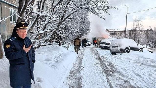 Установление причин возгорания газгольдера во дворе в Мурманске контролирует прокуратура