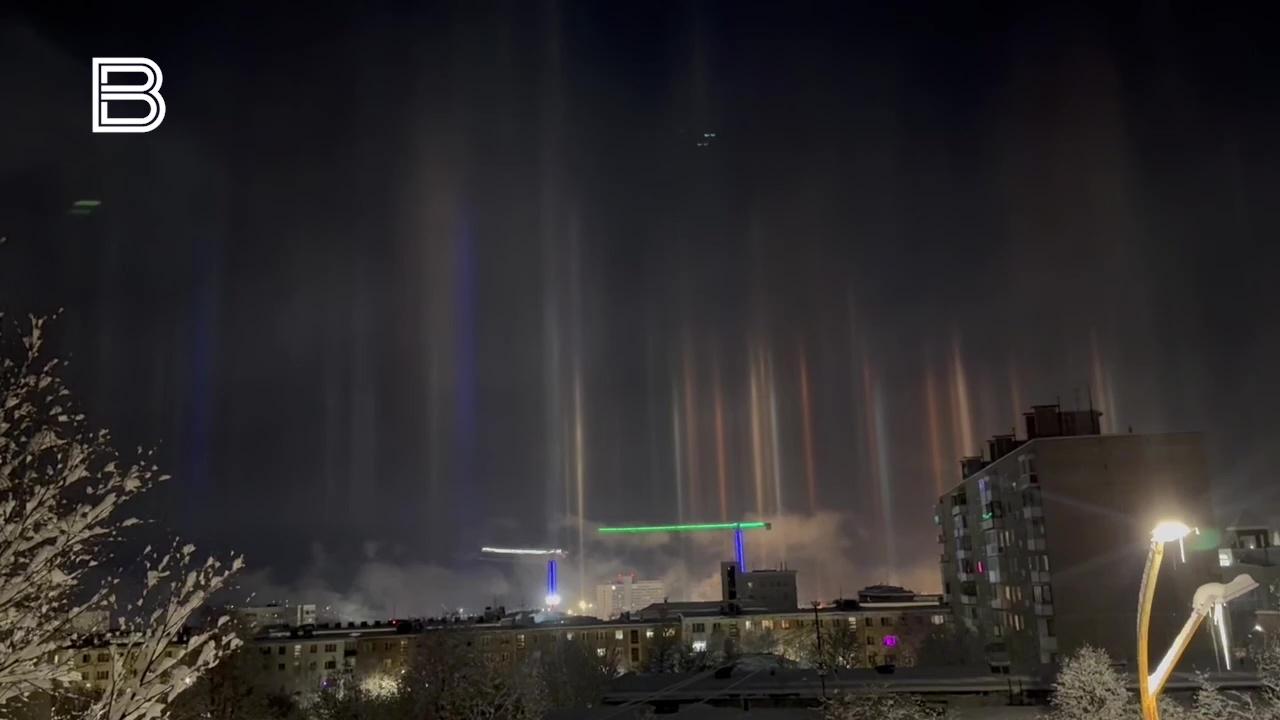 Морозная магия в Мурманске: небо украсили световые столбы
