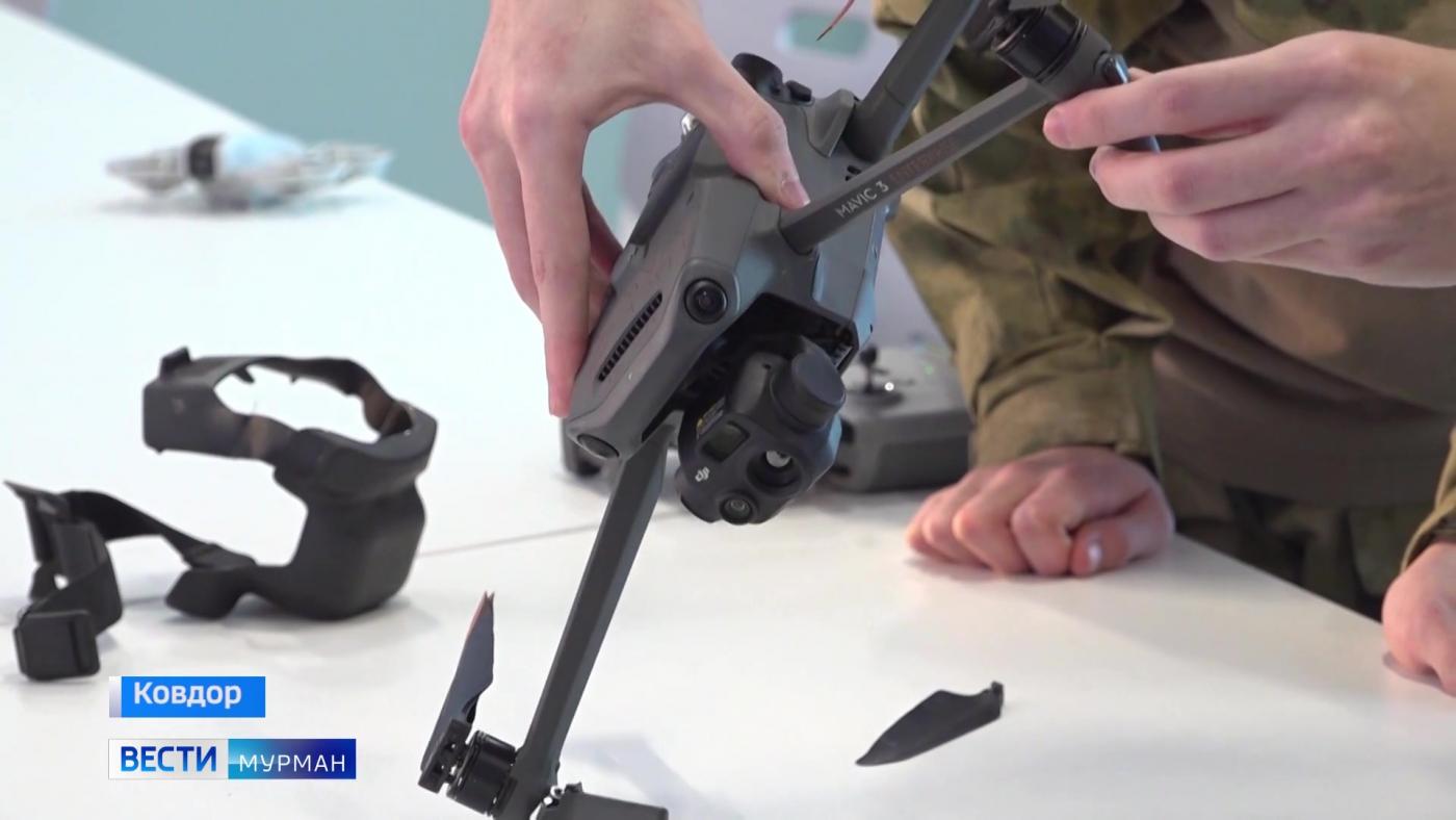 От симуляторов до реальных полетов: в ковдорской школе №1 готовят "грандмастеров" беспилотных систем.