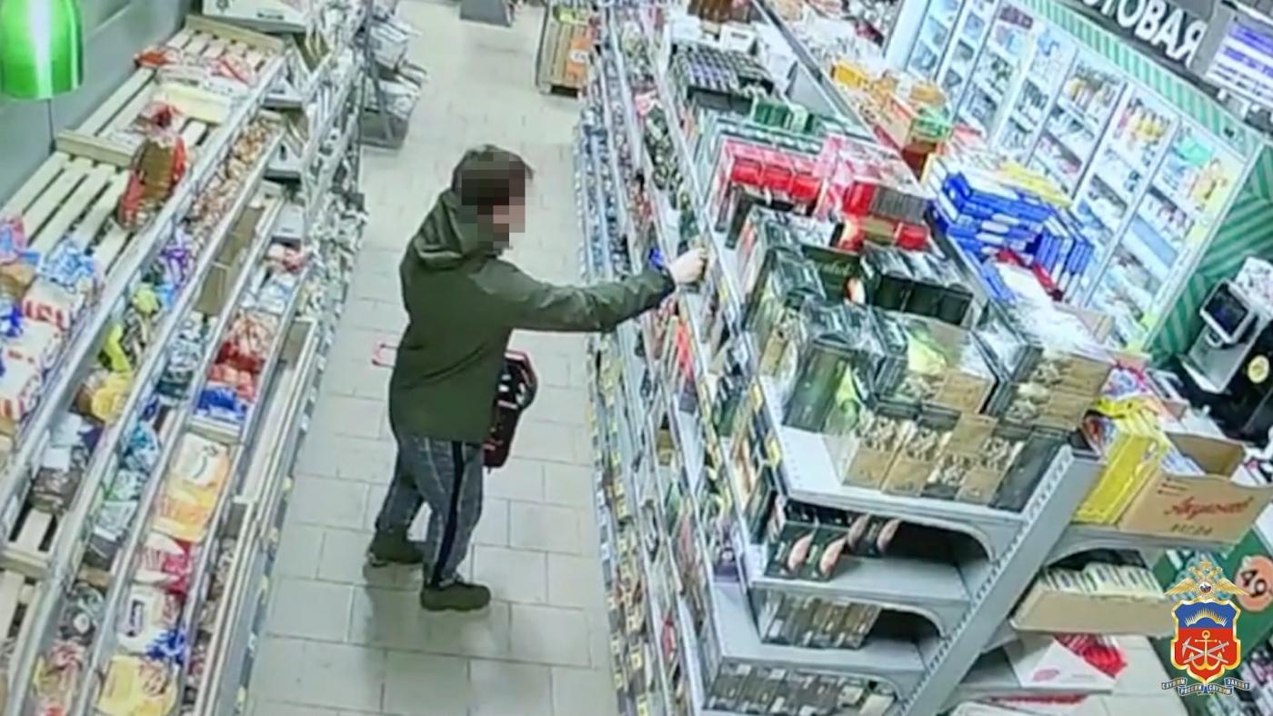 Молодой мурманчанин вынес из магазина несколько пачек кофе и заработал уголовное дело