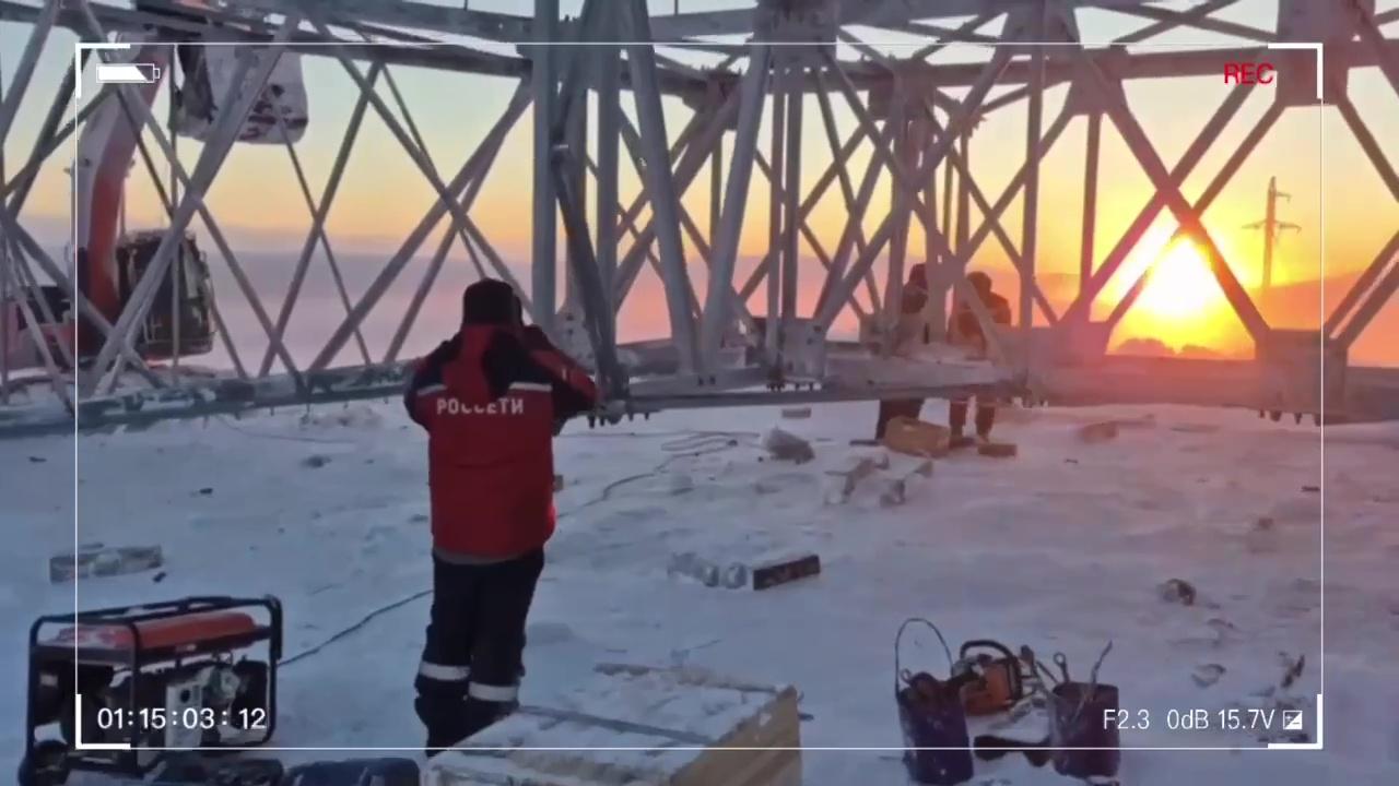 Энергетики готовятся к установке металлической анкерной опоры в Мурманской области