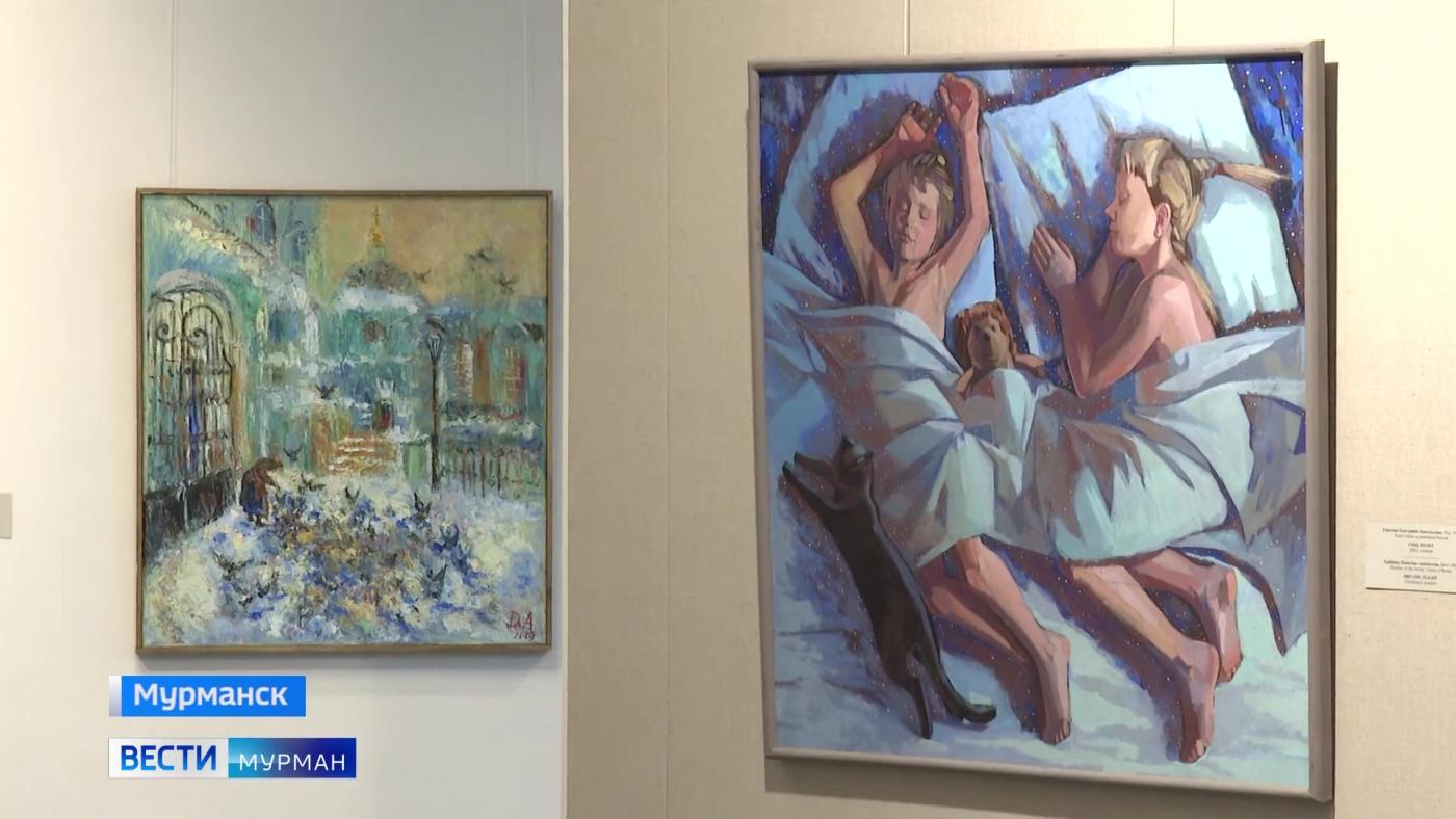 "Война и мир глазами женщины". В музее Мурманска открылась выставка художников из Смоленска, Тулы и Петрозаводска