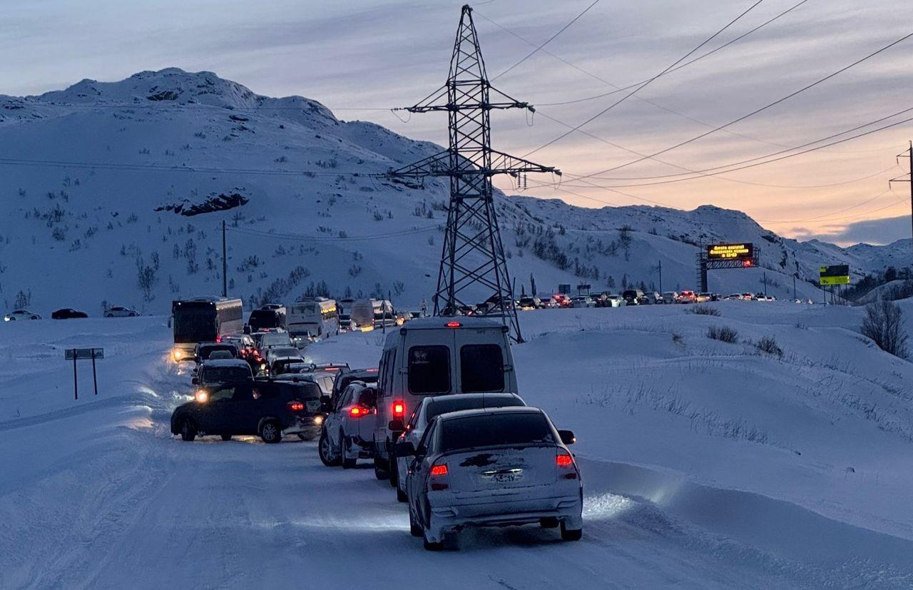 Метель и сломавшаяся техника заблокировали выезд из Териберки&nbsp;