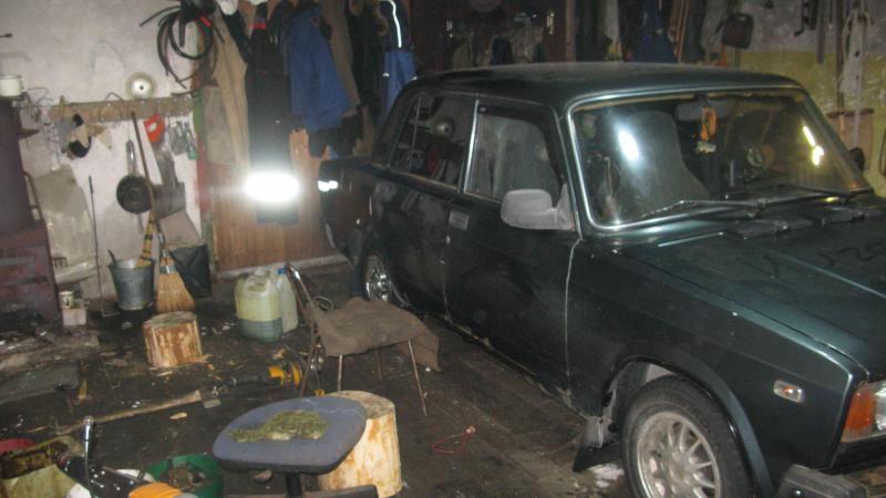 Подростки попытались угнать "Ладу" из гаража в Енском, но оставили владельцу записку с извинениями